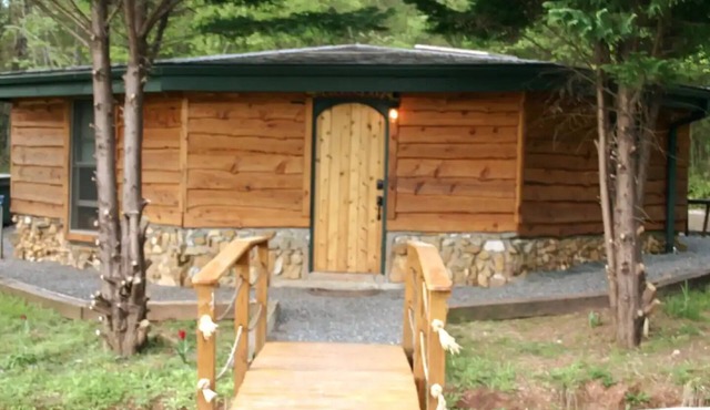 A cozy, romantic cabin perfect for couples. Pets are always welcome, owners too!