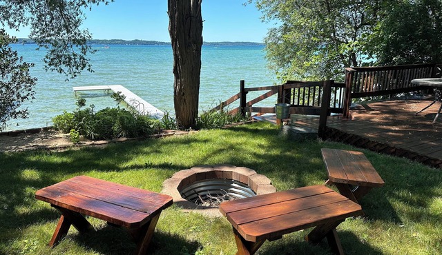 A New listing 2024! Blue Dream Cottage on Torch Lake