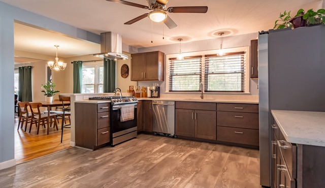 A spacious modern elegant 3 bedroom Ranch, Whole House located in South Nashua.