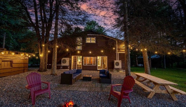 Adirondack Fall Foliage, Private Pond, Kayaks & Fire Pit – Near Old Forge, Dogs