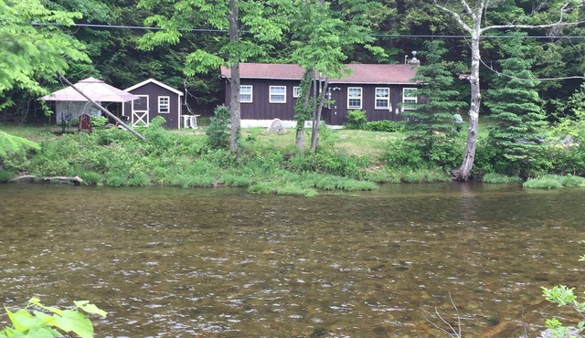 ADK Cozy River Cottage