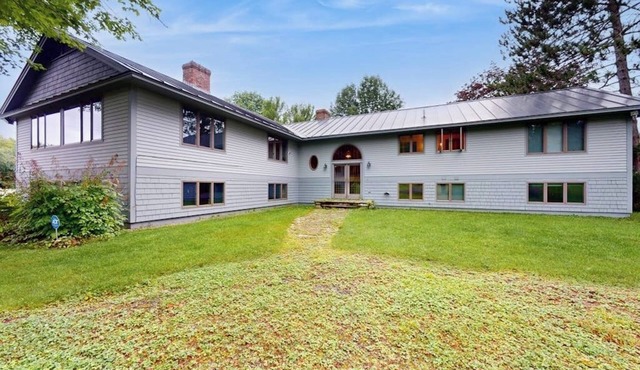 Adventure-filled getaway, ponds, trails, dog-friendly, w/d, BBQ, views & more