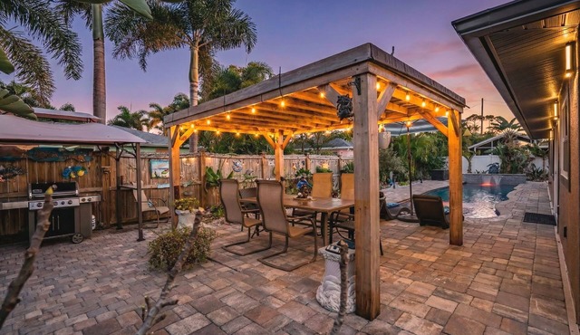 All Your Vacation Needs Met–South Venice Pool Home