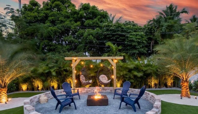 Amazing Villa w/a Ping-Pong+Fire Pit & Terrace w/TV