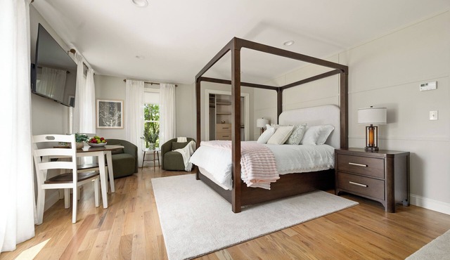 Apple Blossom Suite
