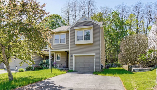Apt within Townhome: Albany Estate w/Yard Access