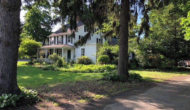 Authentic 1795 Historic Homestead w/Private Grounds for Gatherings and Retreats