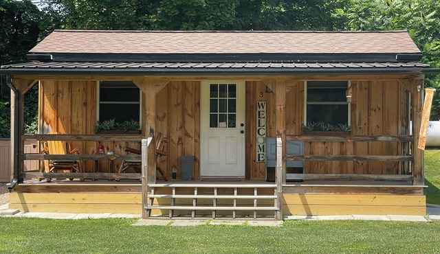 Ayers’ Acres ~ cabin 3, charming cabin for 2 near Corning-Watkins Glen NY.