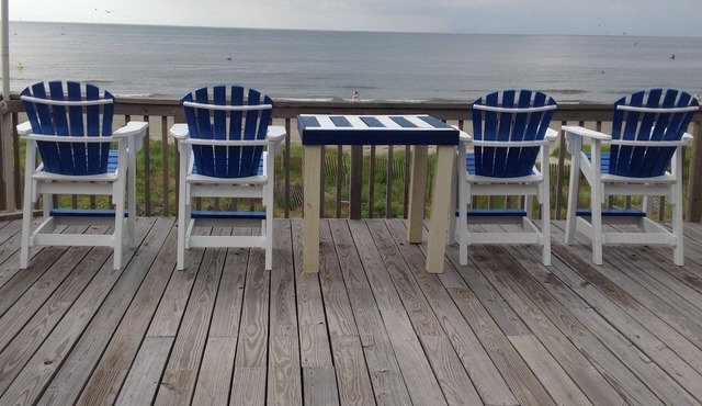Beach front, 3/2 in the house with a 3rd bath downstairs in the garage