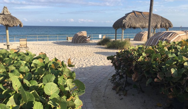Beach Front Villa, 50 feet to the beach