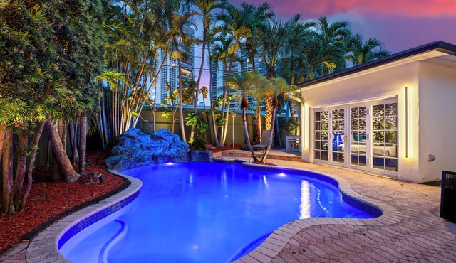 Beach Pop - Steps to Beach, Heated Pool & Hot Tub