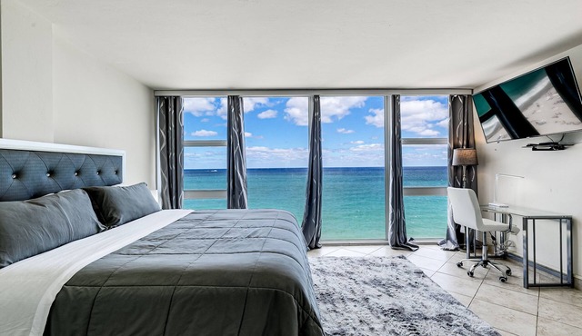 Beachfront condo-We are on the Beach-Views every window-Patio Pool-No resort fee