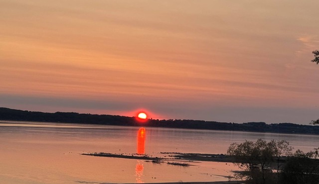 Beachfront Condo with breathtaking views! Fall & winter specials!