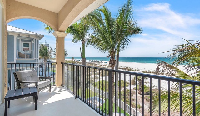 ☀Beachfront Home🐬Private Pool🏖️Beach Access from Backyard🍹Great Location!