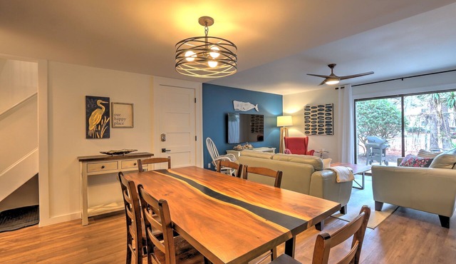 Beautiful 3 Bedroom Villa, a quick walk to the ocean! Quiet and roomy!