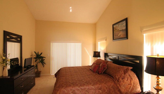 Beautiful 4 Bed/3 Bath Villa + Disney&Golf + Large South-Facing private Pool/Spa