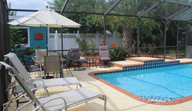 Beautiful 4BR/2bath With HEATED POOL, Near Siesta Key & Lido Key Beach VR2400237
