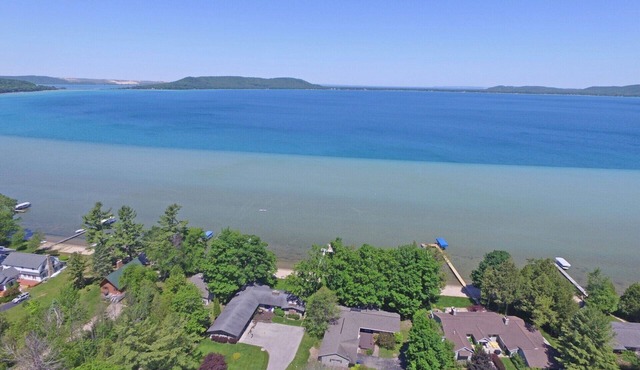 Beautiful Lakefront Home on the South Shore of Big Glen Lake