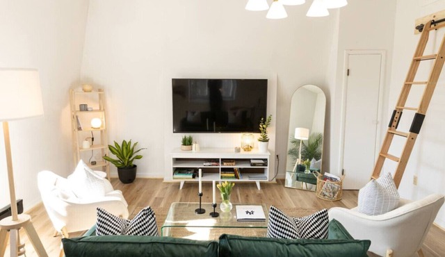 Beautiful, Light-Filled North Troy Loft