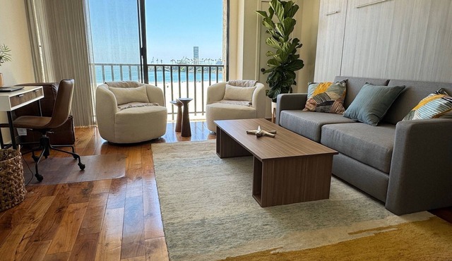 Beautiful Oceanfront Studio in Heart of Long Beach