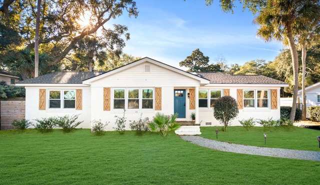 Beautiful Pet Friendly Beach House with Private Backyard Oasis.