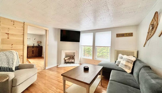 Beautifully Renovated Rustic Retreat Heart of Downtown Saranac Lake 3BR/2B