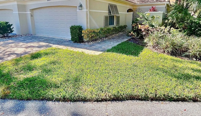 Beautifully updated 3bed/2bath Villa with a 2 car garage in The Meadows!