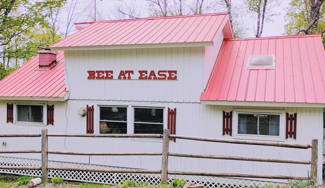 "Bee at Ease" cottage on Shadow Lake