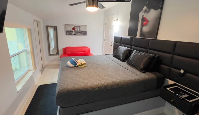 Billy's Resort -Men only-Clothing optional-Secluded Bungalow