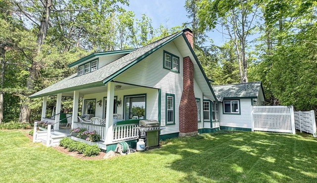 Birchgate – Historic Bluffside Cottage with Panoramic Bay Views