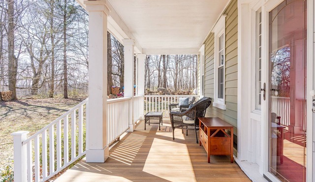 Birdsall Farmhouse: Charming Historic Homestead with Hot Tub