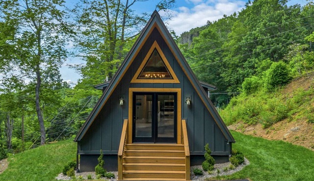 Blueridge Mountain A Frame with XL Hot Tub and mountain views