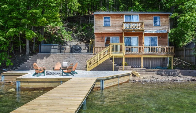 Bluestone Cottage: Sit back, Relax, and Enjoy Breathtaking Sunsets!