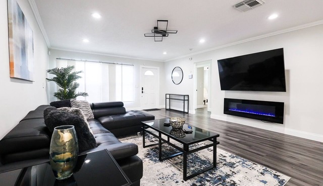 Boca Raton Pool Home - Heated Pool - Tennis + Golf - Sleeps 6