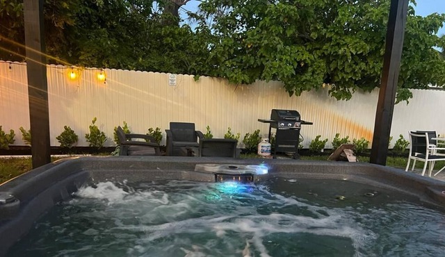 Boho-Theme, Hottub to die for, Bar Harbour, BBQ, 15 min Beaches, Pet friendly