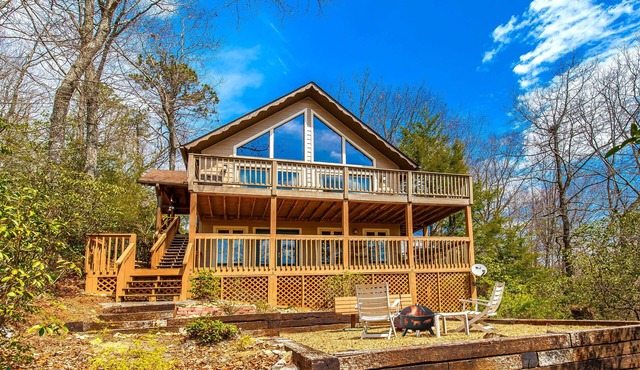 Brevard Cabin - mountain views, lake access, golf, close to hiking & waterfalls