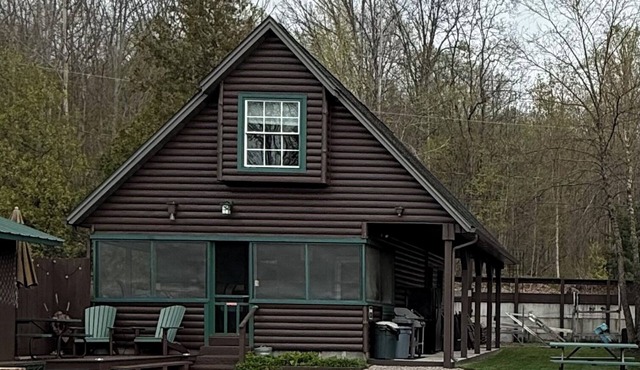 Cabin 3 Waterfront - Three Pines Lodging & Marina
