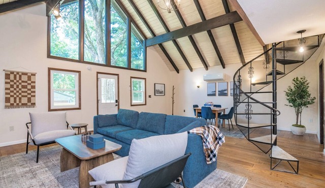 Cabin Style Rustic Getaway, with mini-splits