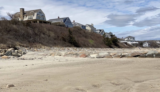 Cape Cod Studio with Kitchen. Very to close to beach! No bridge! in Bourne