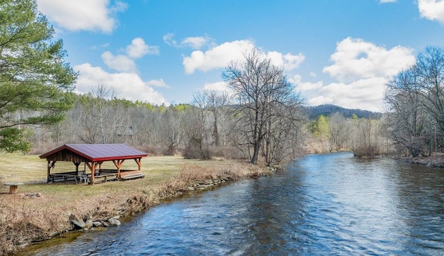 Charming 1 Bedroom apartment - on the river front on Mountain estate in Shushan