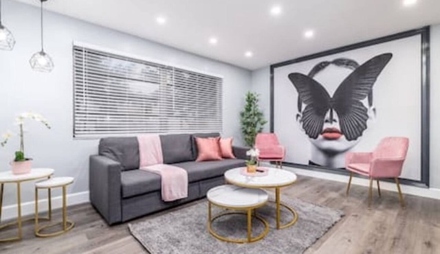 Charming 1BR Apt in Downtown Hollywood w/Amenities