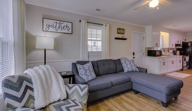 Charming 2-Bd 1-Ba home in Easley near GVL & Clemson w/WiFi, Self check-in & AC