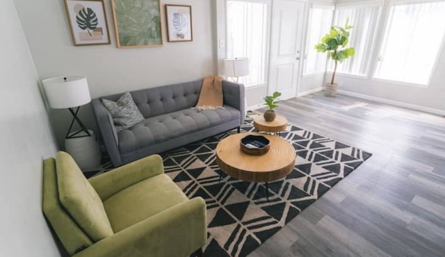 Charming 2 bed 1 bath unit