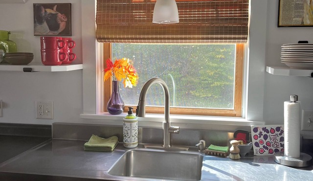 Charming 2-bedroom apartment in Wilton with Wi-Fi,central air, private road