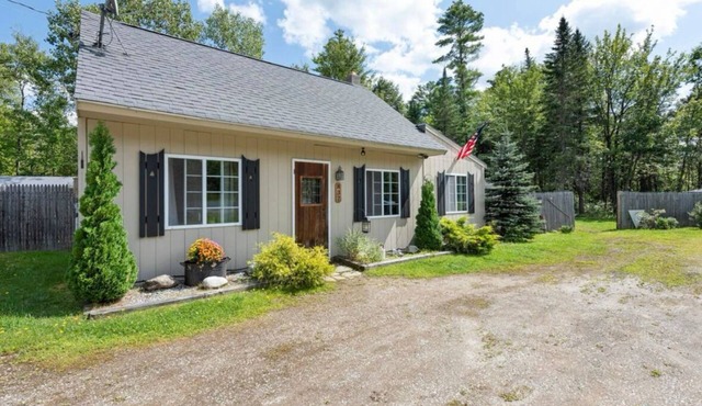 Charming 2-bedroom cottage in Danbury