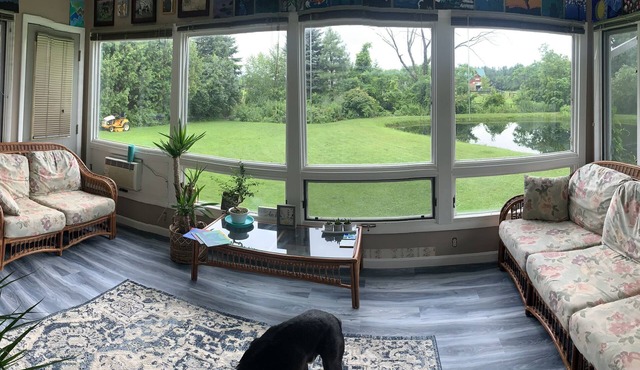Charming 2-bedroom house close to the interstate with pond and WiFi in Williston