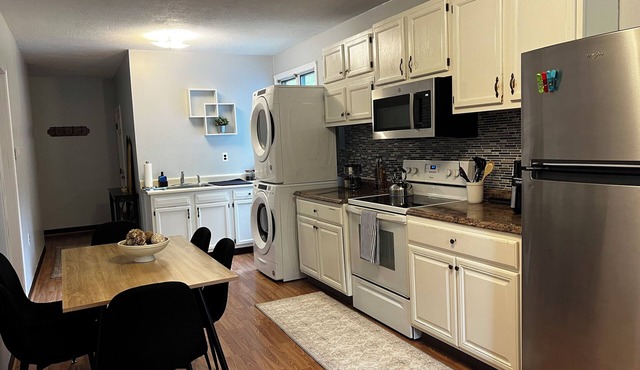 Charming 3-bedroom - 10 miles to Wachusett Mountain Ski Area!