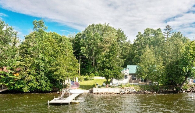 Charming 3-bedroom cottage on Lake Carmi in Franklin with WiFi and AC