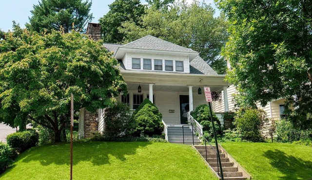 Charming 3-bedroom house with AC, WiFi in Peekskill