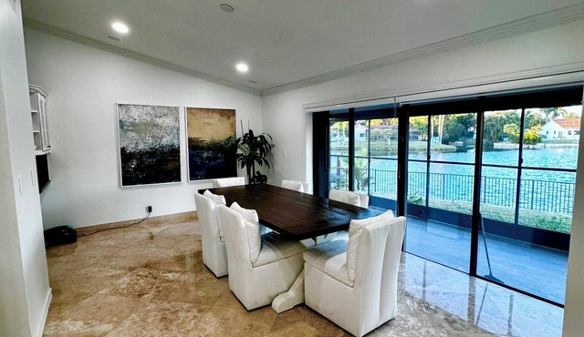 Charming 4-bedroom villa with AC and WiFi in serene Plantation